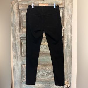 Ladies Black stretch denim slim fit/jeggings. Nygard. BNWT Sz 8 Slim but stretch